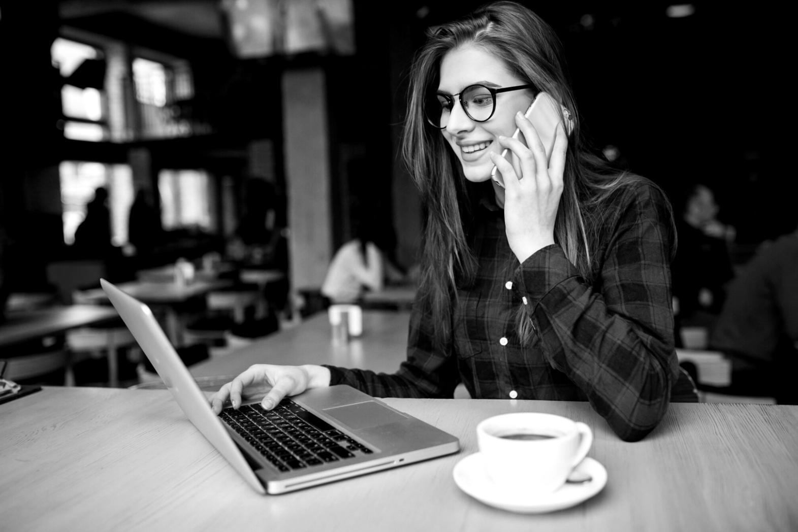 Professional blockchain integration workshop session showing participants working with real business scenarios